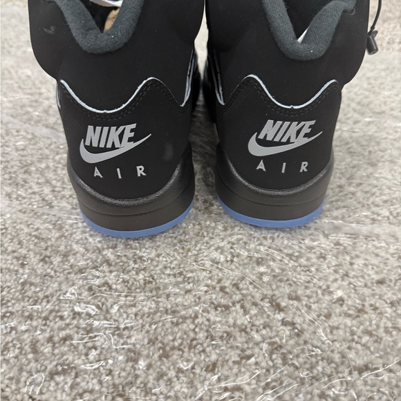 Jordan Black and Gray Sneakers with Red Accents - Picture 3 of 6